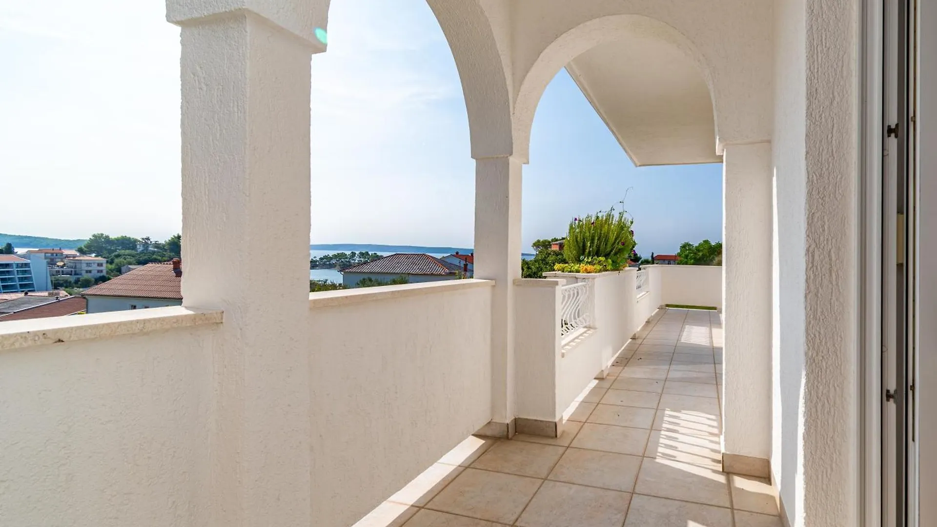 Apartments With A Parking Space Banjol, Rab - 5022