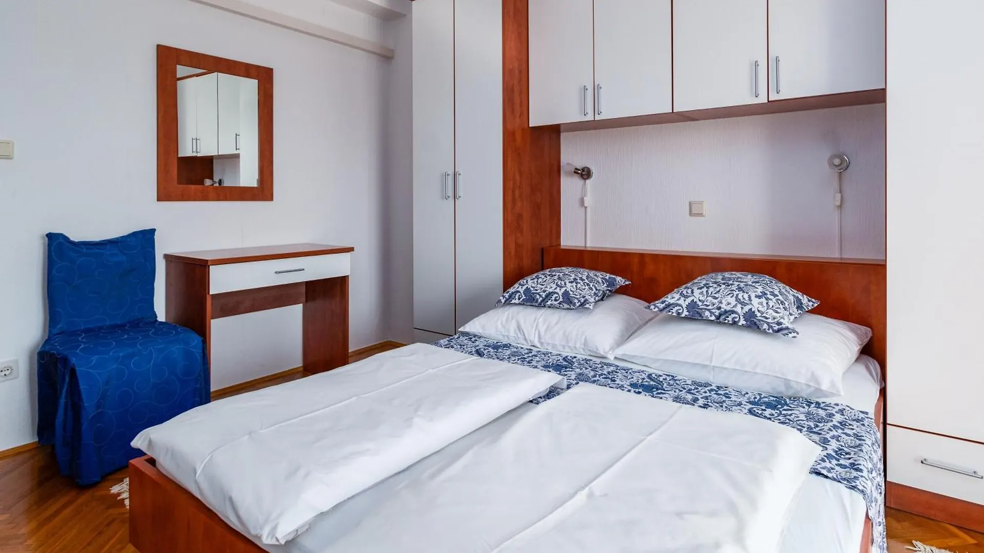 Apartments With A Parking Space Banjol, Rab - 5022